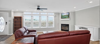 Spacious 4-bedroom house within walking distance of Maria Lake