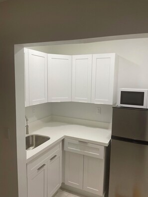 Private kitchen - Cozy 1-bedroom studio in delightful Miami with AC comfort (Miami)