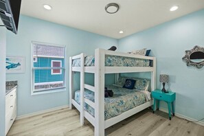 Room - 5BR Beach Access - 1 min walk - Fenced - Pet Haven (Bolivar Peninsula)