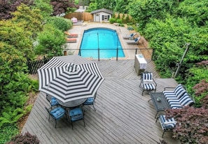Pool - Luxury home with pool with views of NYC: a blissful oasis (West Orange)