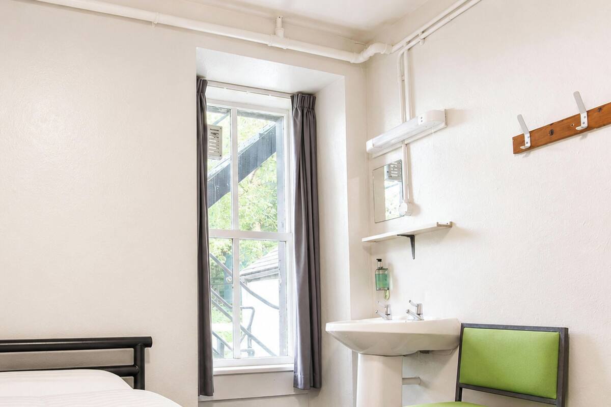 Habitació individual bàsica | Wifi gratuïta 