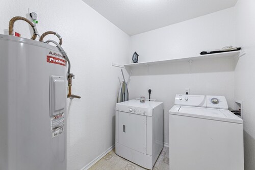 5BR/3.5BA – Two Adjacent Townhomes. Ideal for Groups.  Sleeps 14