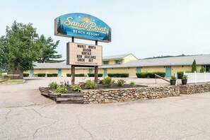 Property grounds - Cabin 15 at Historic Sandy Point Resort W/ Boat Slip and onsite Boat Ramp (Alton)