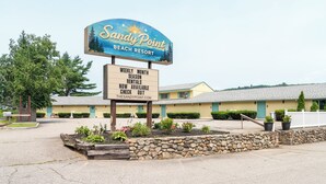 A beach resort sign with a weekly/monthly season rentals notice. - Cabin 45 at Historic Sandy Point Resort W/ Boat Slip and Onsite Boat Ramp (Alton)