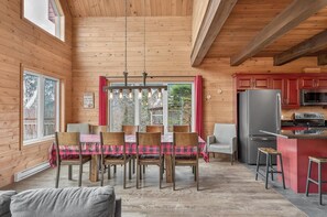 Dining - Cardinal chalet (Saint-Philémon)