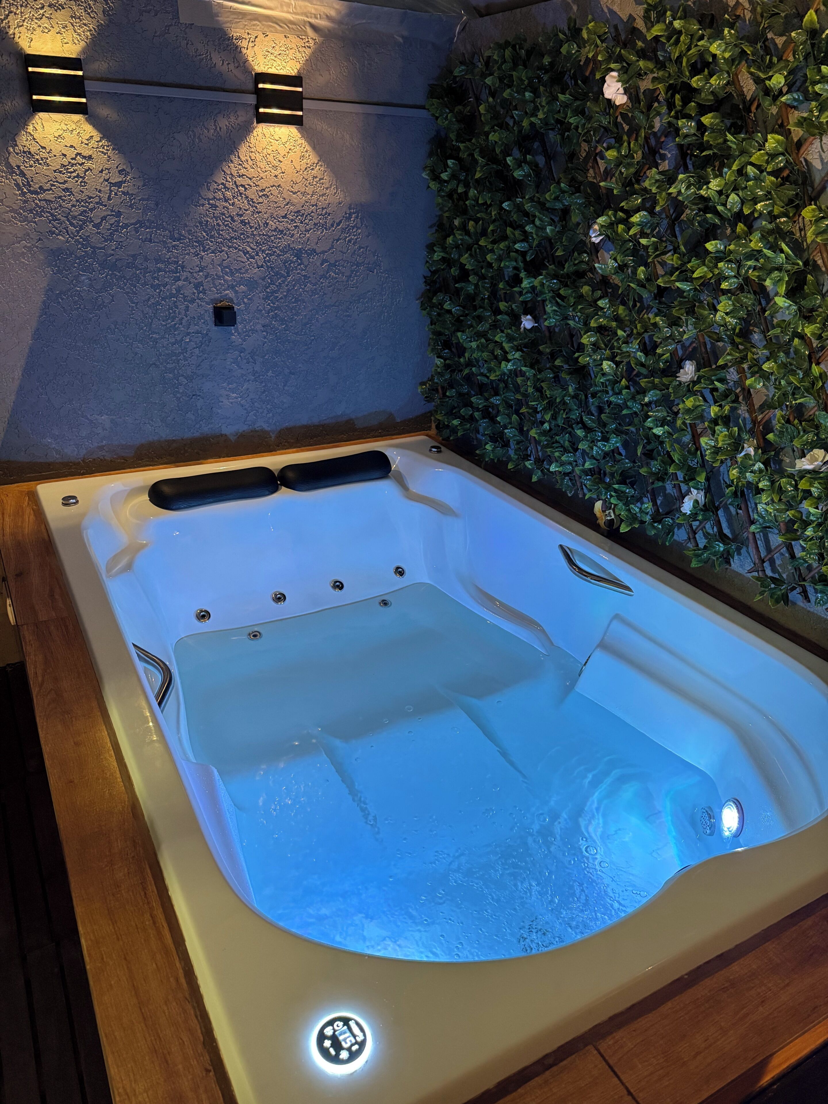 Indoor spa tub