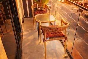 Terrace/patio - Stylish Airport Residential Studio | Pool & Gym (Accra)