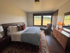 Room - Beautiful Upscale Countryside 4-Bedroom Retreat near Road America (Plymouth)