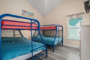 Tabla de planchar con plancha, wifi, ropa de cama