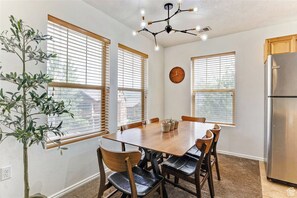 Dining - Condo Near Deer Valley East | Free Ski Shuttle (Heber City)