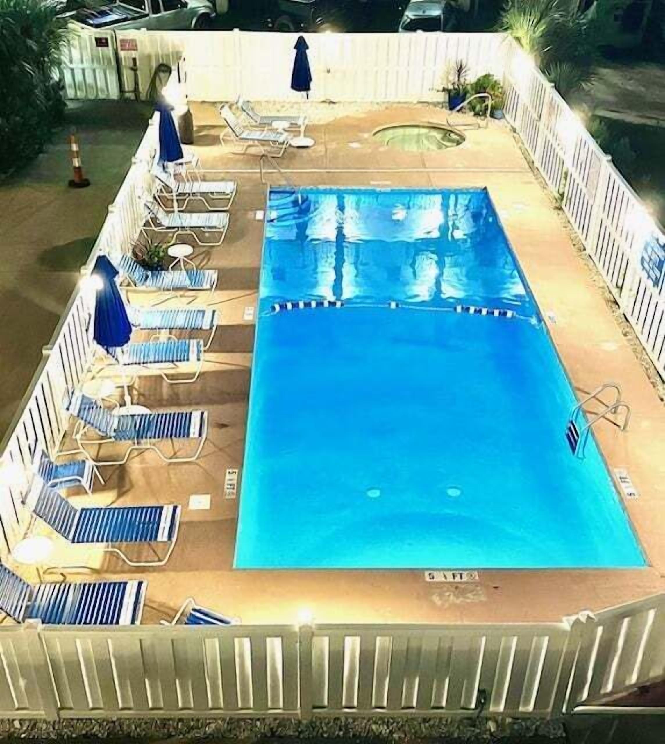 حمام سباحة