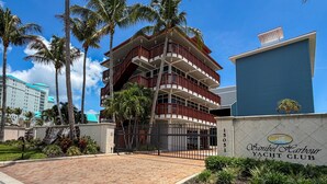 Exterior - Artsy Waterfront Retreat - Punta Rassa 4-1003 (Fort Myers)