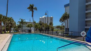 A heated pool - Artsy Waterfront Retreat - Punta Rassa 4-1003 (Fort Myers)