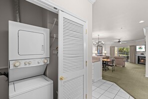 Interior - Branson Strip Condo | Pool • Hot Tub • 2 Kings (Branson)