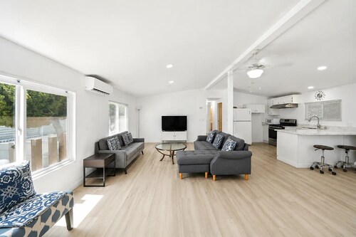 2-bedroom peaceful home in Azusa with AC