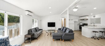 2-bedroom peaceful home in Azusa with AC