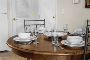 Dining - Relaxing King Condo | Close to Shows & Attractions (Branson)