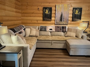 Smart TV - Cabin retreat featuring vaulted ceilings and a covered deck with stone fireplace (Overgaard)
