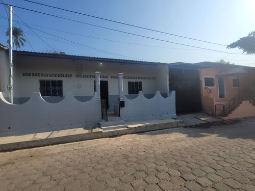 Charming 3-bedroom house in lovely San Rafael Oriente with AC
