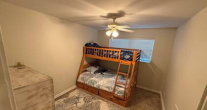 The Heron Haven Spacious/Quiet/Charming 1950 House in Pensacola