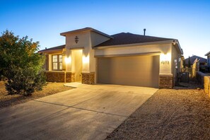 Exterior - Welcoming 3-bedroom house with AC in Las Cruces (Las Cruces)