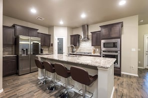Private kitchen - Welcoming 3-bedroom house with AC in Las Cruces (Las Cruces)