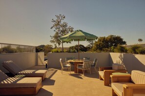 Apartamento superior | Opções para refeição ao ar livre