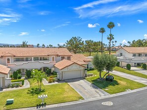 Exterior - 4BR Desert Retreat on the Golf Course Desert Falls (Palm Desert)