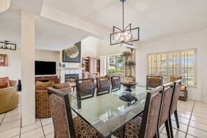 Dining - 4BR Desert Retreat on the Golf Course Desert Falls (Palm Desert)