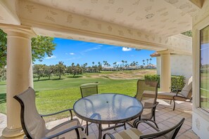 Outdoor dining - 4BR Desert Retreat on the Golf Course Desert Falls (Palm Desert)