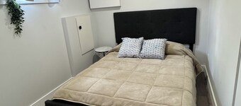 Cozy 2 Bedroom apartment with full kitchen, spacious bath & peaceful backyard.