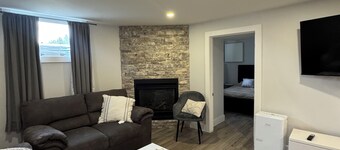 Cozy 2 Bedroom apartment with full kitchen, spacious bath & peaceful backyard.