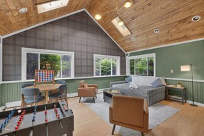 Bed 3/ Game room (Queen daybed + twin trundle)