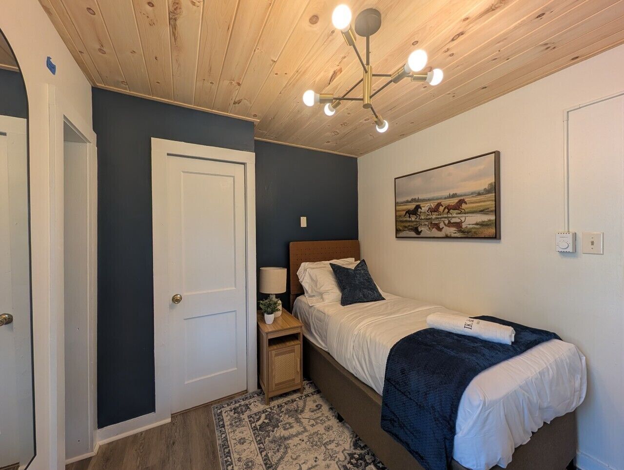 23 bedrooms, desk, iron/ironing board, travel crib