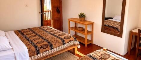 Habitación doble, balcón, vista al patio | Wifi gratis
