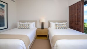 A hotel room with two beds, a nightstand with a lamp, and a view of the ocean. - Villa Cielo Azul 4BD - Iyari Punta Mita (Punta de Mita)