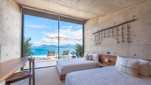 A hotel room with two beds, a desk, and a view of the sea. - Casa Morgandez 5BD - Iyari Punta Mita (Punta de Mita)