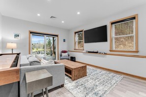 Living area - Snow Creek: Luxury New-Build Chalet, Amazing Spot (Stowe)