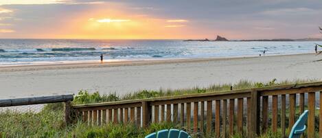 Accommodatie ligt op het strand, wit zand
