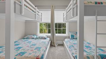 3 bedrooms, iron/ironing board, travel crib, WiFi (free)