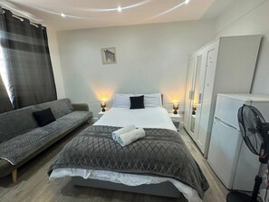Room - Wimbledon Family Studio Flat 1 (London)
