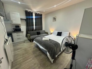 Room - Wimbledon Family Studio Flat 1 (London)