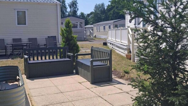 Terrace/patio - Caravan - Sleeps 4 - Garden - Parking (Ringwood)