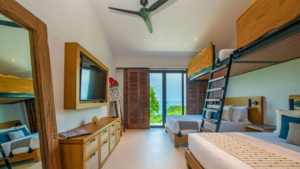 A modern hotel room with a balcony, a television, a desk with drawers, and a bunk bed. - Mataiza 5BD - Iyari Punta Mita (Punta de Mita)