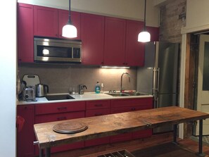 Coffee/tea maker, fridge, microwave, oven - The Bohemian - 2 bedrooms and so much more... (Stratford)