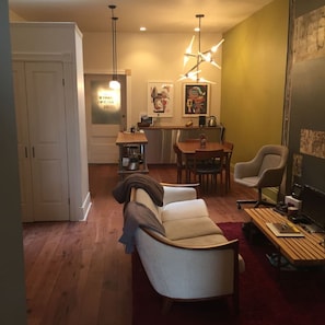 Interior - The Bohemian - 2 bedrooms and so much more... (Stratford)
