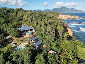 Exterior - Seashell suite beachfront with pool access (Saint Andrew Parish)