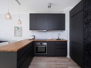 Fridge, oven, stovetop, dishwasher - Kopcińskiego Homely Apartment (Łódź)
