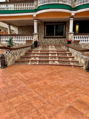 Property grounds - Your Exquisite Home Away From Home lively Kumasi (Kumasi)