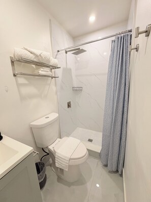 Bathroom - 2 Bedroom Beach Escape + Free Parking and WIFI (Hollywood)